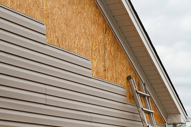 Professional Siding Installation technician working in Fort Belvoir, VA